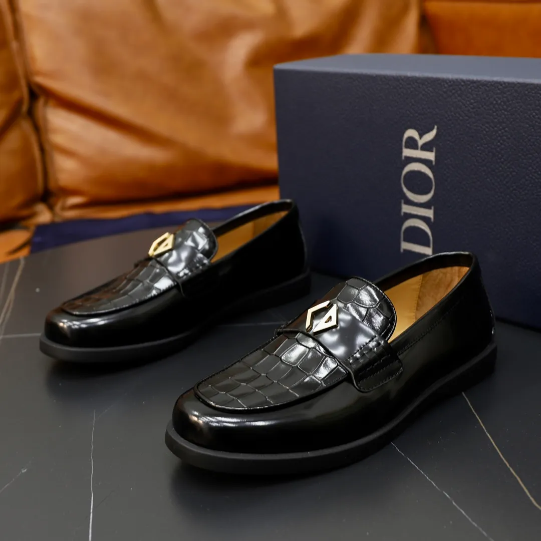 Ex-factory price: 540🙅‍♂️🙅‍♂️🙅‍♂️ Brand: Dior DIOR Standard code: Men's code 38/44 (45 can be customized) Grade: Same as the official website Material: Original cowhide stitching, cowhide lining, original TPU wear-resistant soft outsole Style categories: Leisure and sports version, footwear for driving, young fashion, European and American trends, British style Color: actual picture color